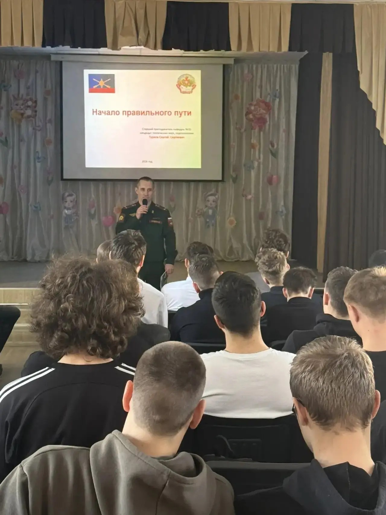 В лицее регулярно проводятся встречи старшеклассников с преподавателями высших военных заведений.